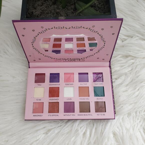 TASH Cosmetics All That Is You Sweet Series Eyeshadow Palette - Picture 2 of 3